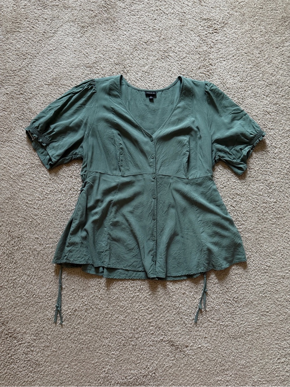torrid ~ Green Washable Challis Side Tie Short Sleeve Top ~ Size 2 (2X/18-20) - Picture 1 of 7